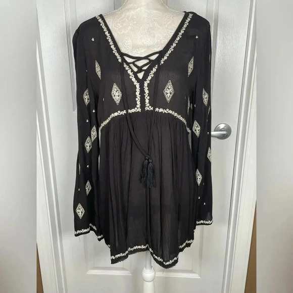 Maurices Diamond Embroidered Bell Sleeve Tunic - Picture 2 of 5
